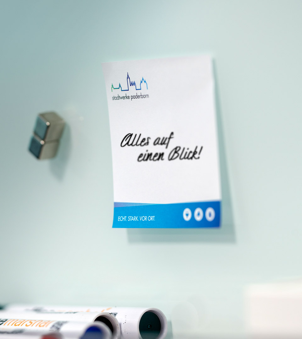 Post-It mit dem Text "Alles auf einem Blick"